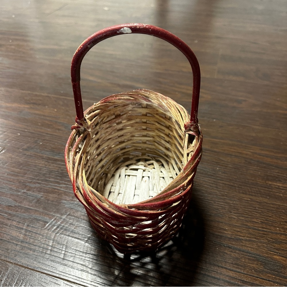 SMALL RED WASHED DECORATIVE BASKET - Picture 6 of 12